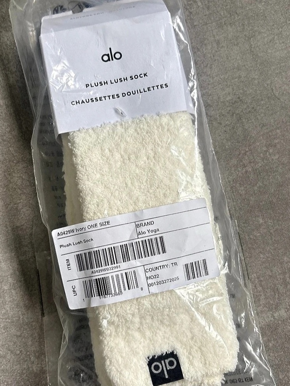 Alo Yoga Plush Lush Sock Plush Socks in Cream NWT